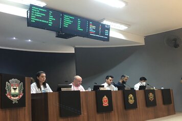 Câmara implanta painel eletrônico de votação